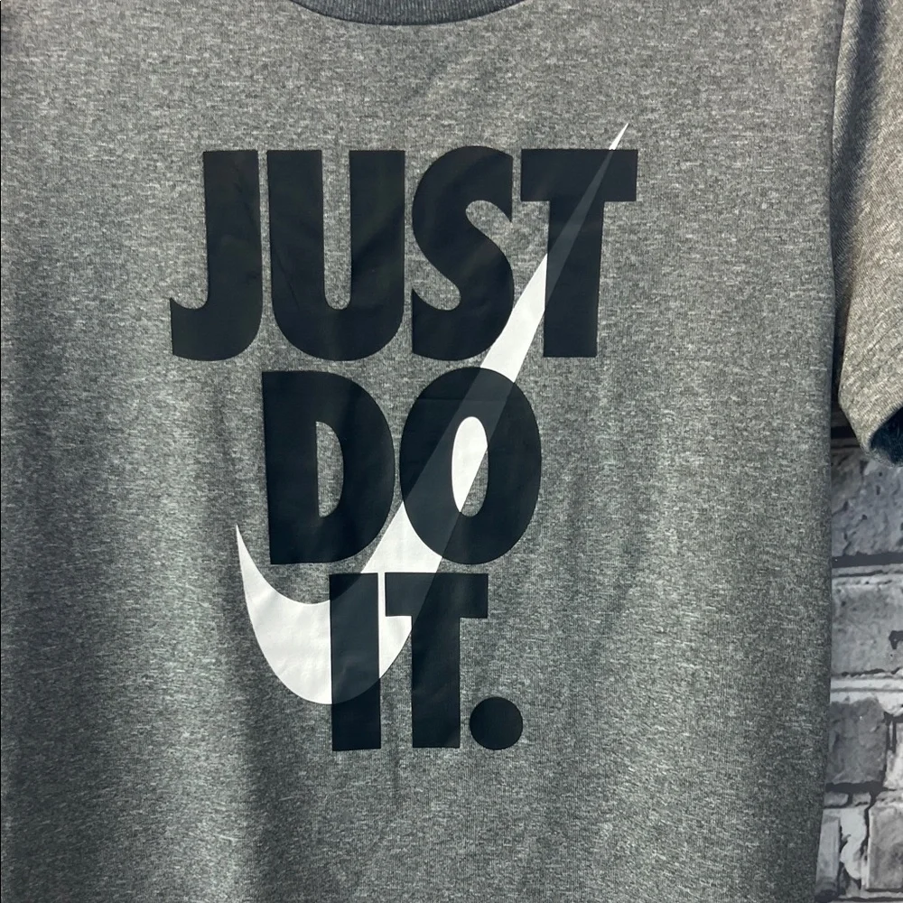 Boy's Nike T-Shirt‎